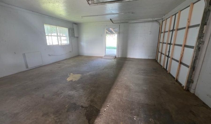 214 216 Clayton St, Baldwyn, MS 38824 - 2 Beds, 0 Bath