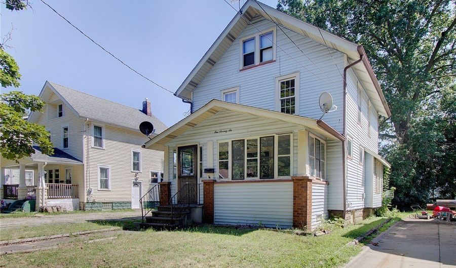 176 E Ido Ave, Akron, OH 44301 - 4 Beds, 2 Bath