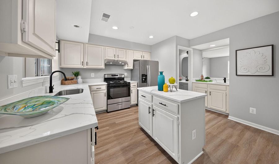 6576 MEDINAH Ln, Alexandria, VA 22312 - 2 Beds, 3 Bath