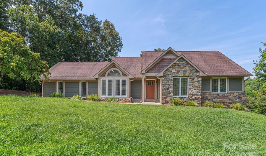 2 New Cross South S, Asheville, NC 28805 - 3 Beds, 2 Bath