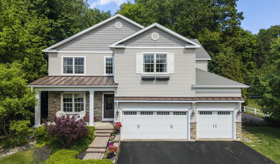 15 Wildwood Dr, Albany, NY 12211 - 5 Beds, 5 Bath