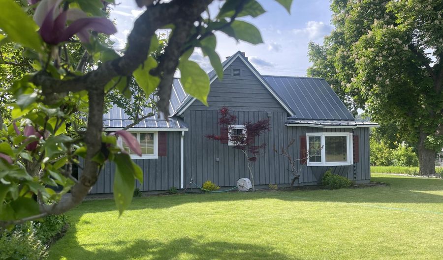 7042 Oak St, Bonners Ferry, ID 83805 - 3 Beds, 2 Bath