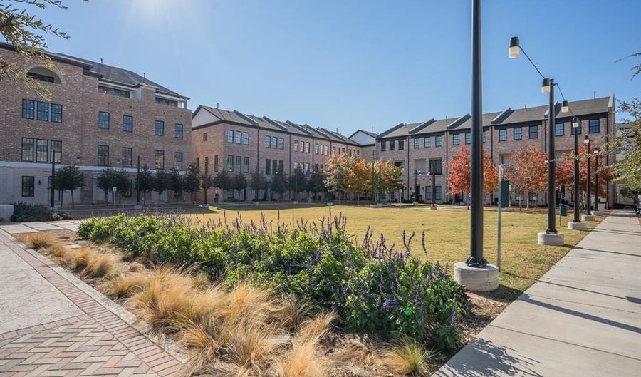 14985 Oak St, Addison, TX 75001 - 3 Beds, 4 Bath