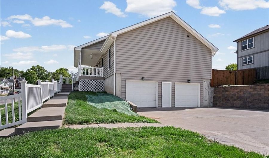 717 S 5th St, Atchison, KS 66002 - 4 Beds, 3 Bath