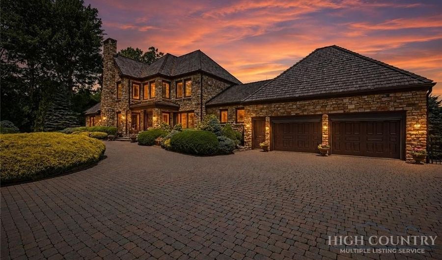 224 Chestnut Trl, Banner Elk, NC 28604 - 4 Beds, 7 Bath