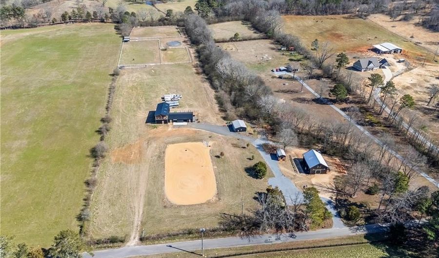 356 Oak Grove Rd NW, Adairsville, GA 30103 - 2 Beds, 3 Bath