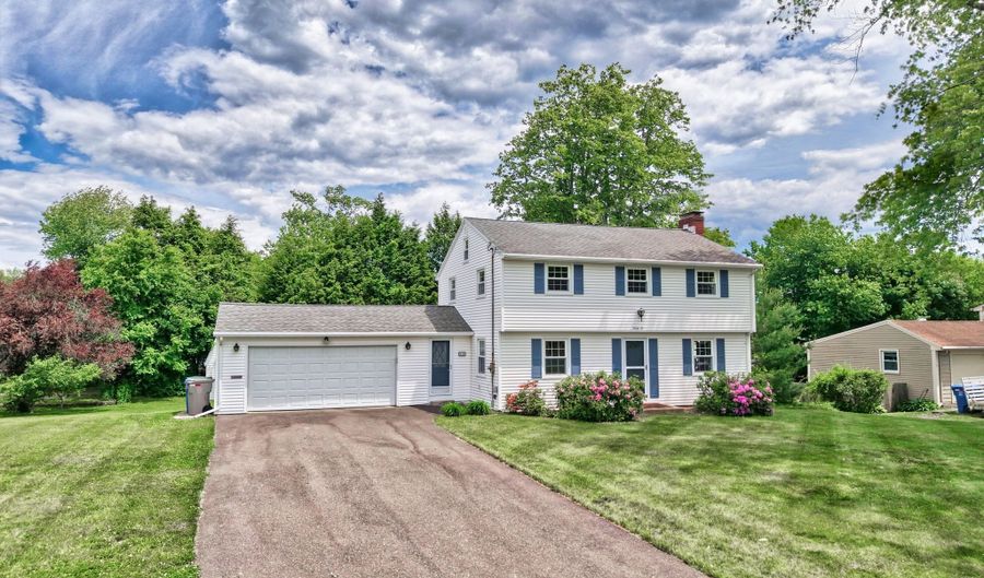 32 Loveland Ln, Bristol, CT 06010 - 4 Beds, 2 Bath