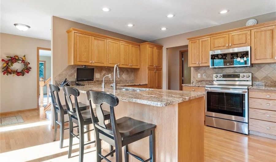 2600 Le Homme Dieu Vw NE, Alexandria, MN 56308 - 4 Beds, 4 Bath