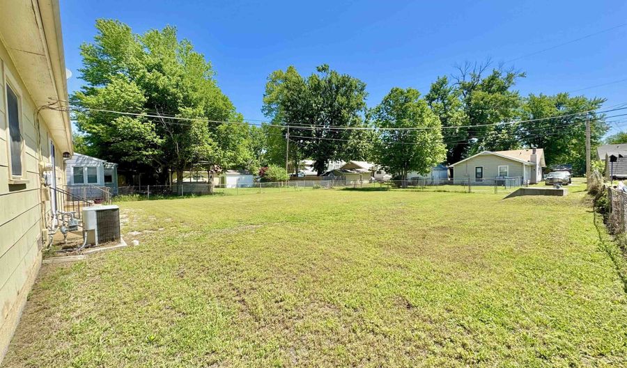 1018 N B St, Arkansas City, KS 67005 - 2 Beds, 1 Bath