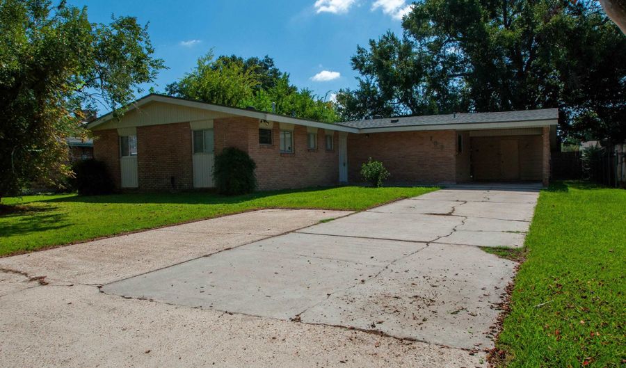 709 Roder St, Berwick, LA 70342 - 3 Beds, 2 Bath