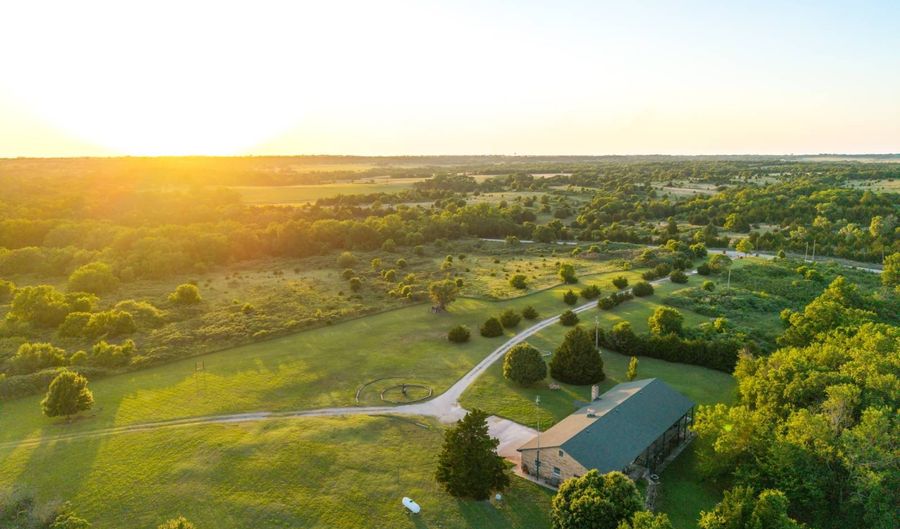 14771 296th Rd, Arkansas City, KS 67005 - 4 Beds, 4 Bath
