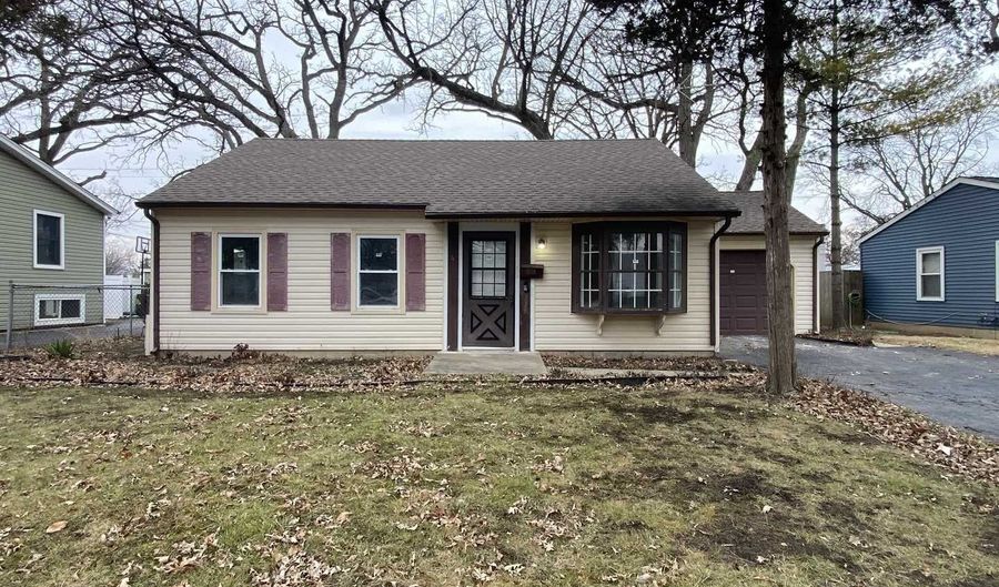 4 E Pine St, Streamwood, IL 60107 - 3 Beds, 1 Bath