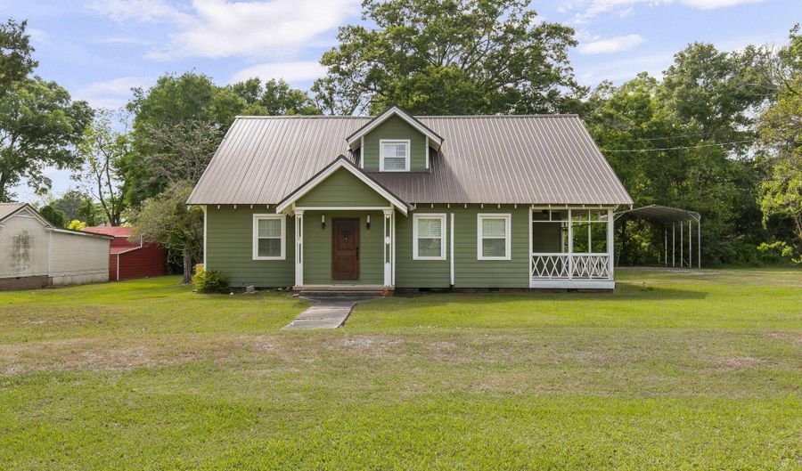 417 N Jackson St, Brookhaven, MS 39601 - 3 Beds, 3 Bath