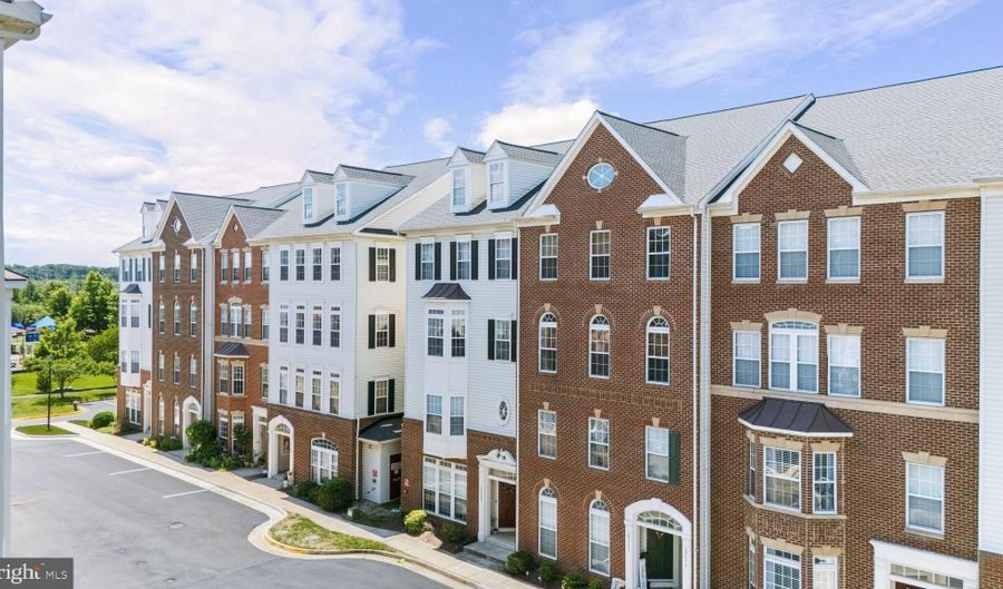 25381 PATRIOT Ter, Aldie, VA 20105 - 3 Beds, 3 Bath