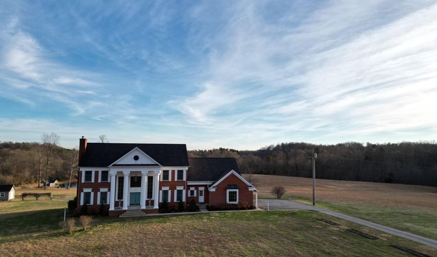 1235- A Long Branch Rd, Beattyville, KY 41311 - 4 Beds, 6 Bath