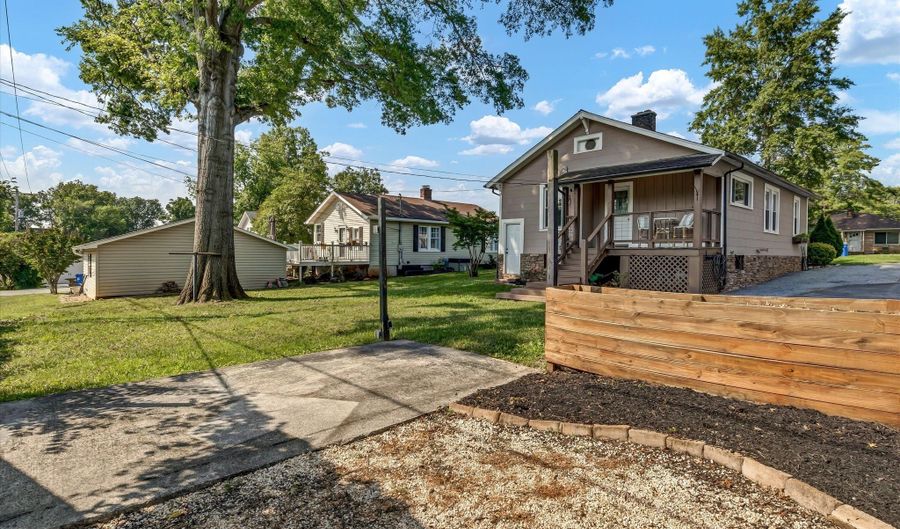 1508 Maury St, Alcoa, TN 37701 - 2 Beds, 2 Bath