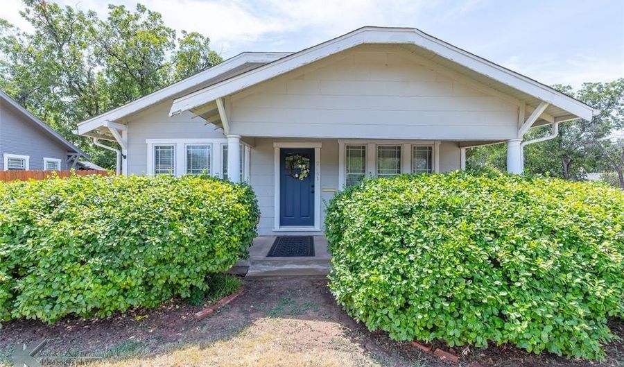 2341 S 11th St, Abilene, TX 79605 - 2 Beds, 1 Bath