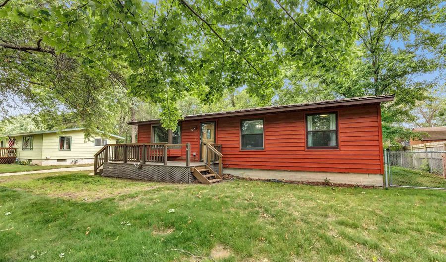172 S PIERCE St, Adams, WI 53910 - 2 Beds, 2 Bath