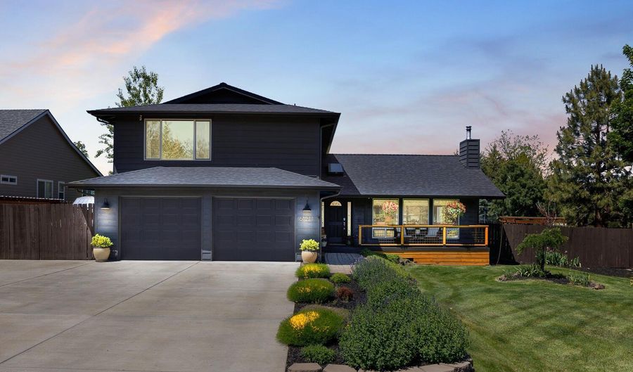 61211 Mount Vista Dr, Bend, OR 97702 - 4 Beds, 3 Bath