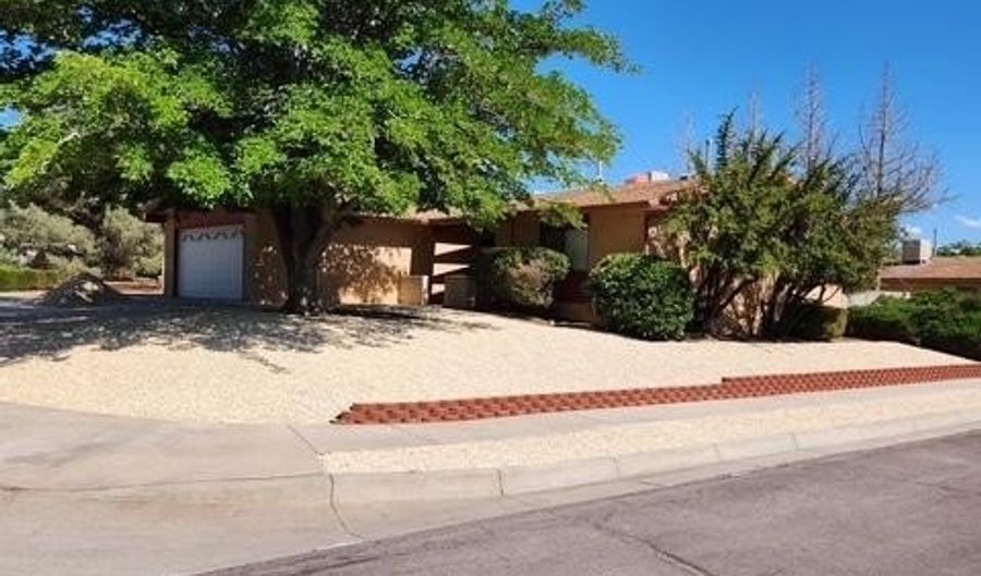 618 Esquire Ct NE, Albuquerque, NM 87123 - 3 Beds, 2 Bath