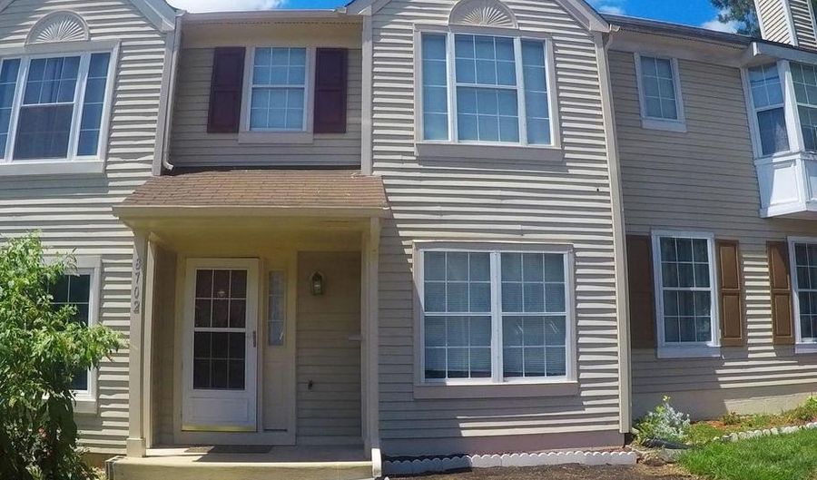 8702 VILLAGE GREEN Ct, Alexandria, VA 22309 - 3 Beds, 2 Bath