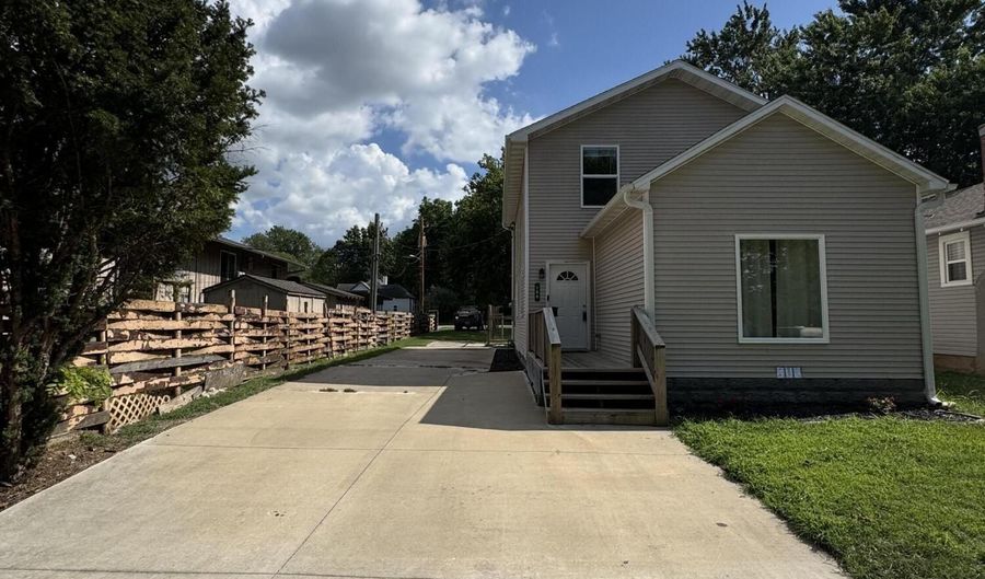 108 Jasper St, Aurora, MO 65605 - 4 Beds, 3 Bath
