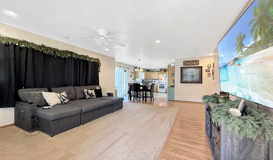 98557 WOODRIFF Ln, Brookings, OR 97415 - 3 Beds, 2 Bath