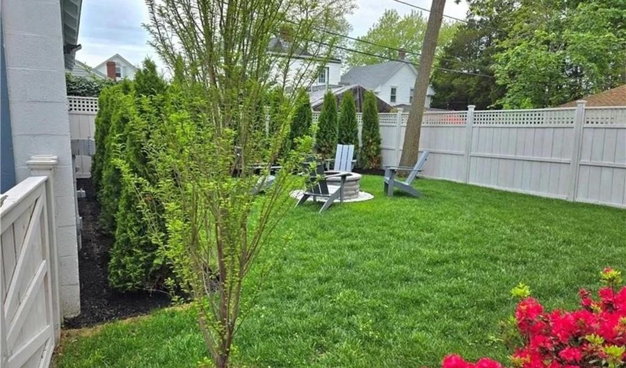 21 Bedlow Ave, Newport, RI 02840 - 6 Beds, 4 Bath