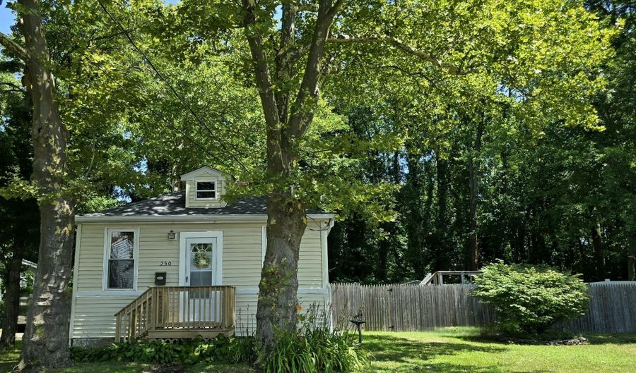 250 Forest Ave, Middletown, NJ 07748 - 2 Beds, 1 Bath