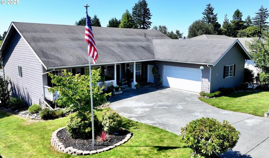 861 JODEE Ln, Brookings, OR 97415 - 4 Beds, 4 Bath