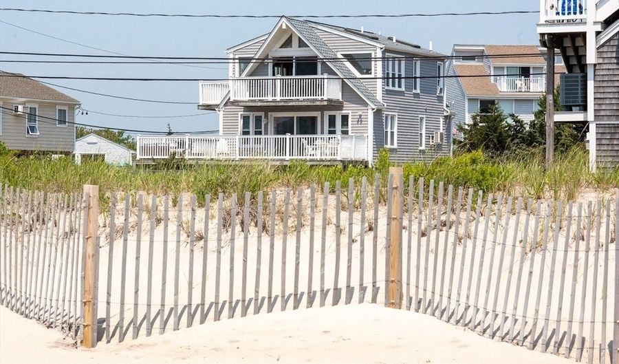 695 Charlestown Beach Rd, Charlestown, RI 02813 - 3 Beds, 2 Bath