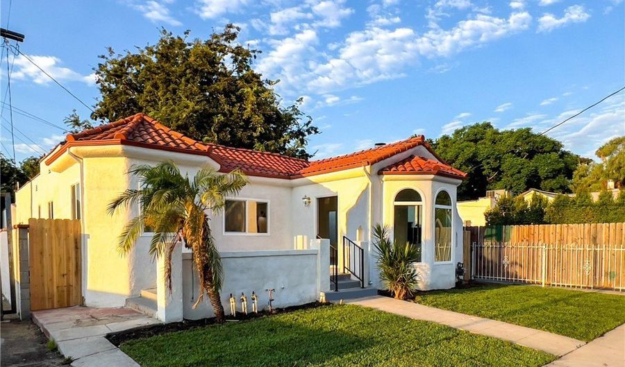 4380 W 28th St, Los Angeles, CA 90018 - 3 Beds, 2 Bath