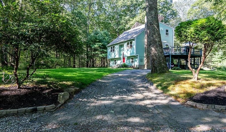 81 Shippee Rd, East Greenwich, RI 02818 - 3 Beds, 3 Bath
