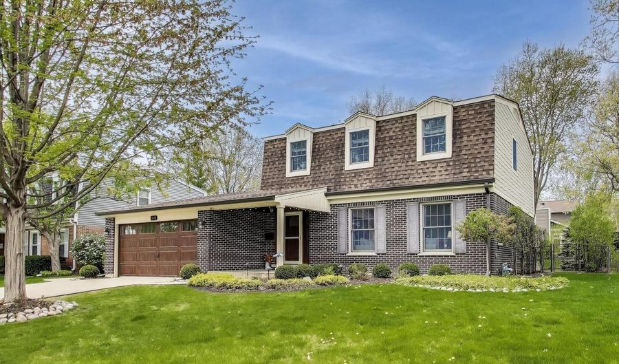 1608 N Douglas Ave, Arlington Heights, IL 60004 - 3 Beds, 3 Bath