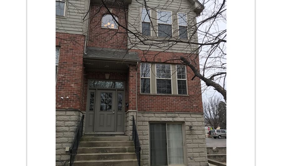 285 N WILMETTE Ave, Westmont, IL 60559 - 2 Beds, 3 Bath