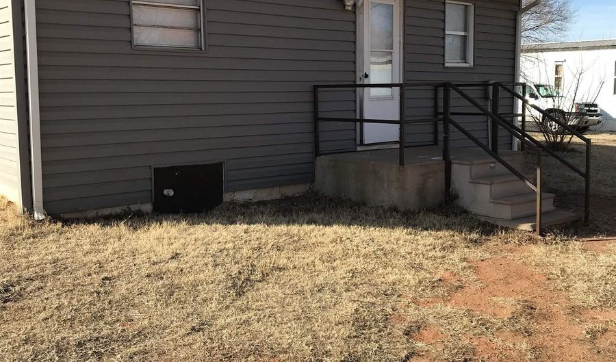 524 W Second St, Beaver, OK 73932 - 4 Beds, 2 Bath