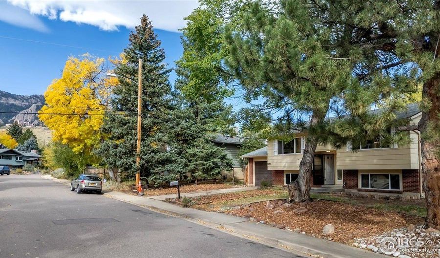 2880 La Grange Cir, Boulder, CO 80305 - 4 Beds, 2 Bath
