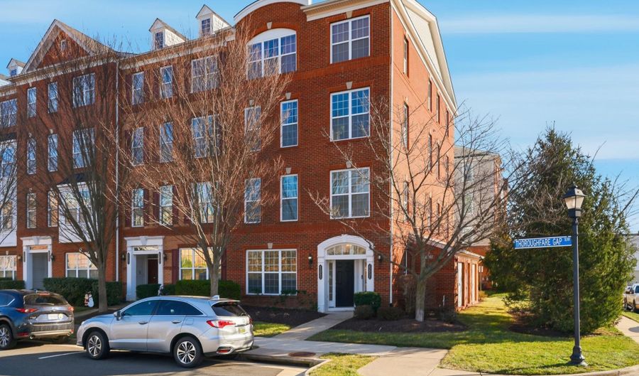 43053 THOROUGHFARE GAP Ter, Ashburn, VA 20148 - 3 Beds, 3 Bath