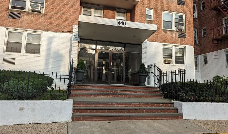 440 Warburton Ave 5A, Yonkers, NY 10701 - 1 Beds, 1 Bath