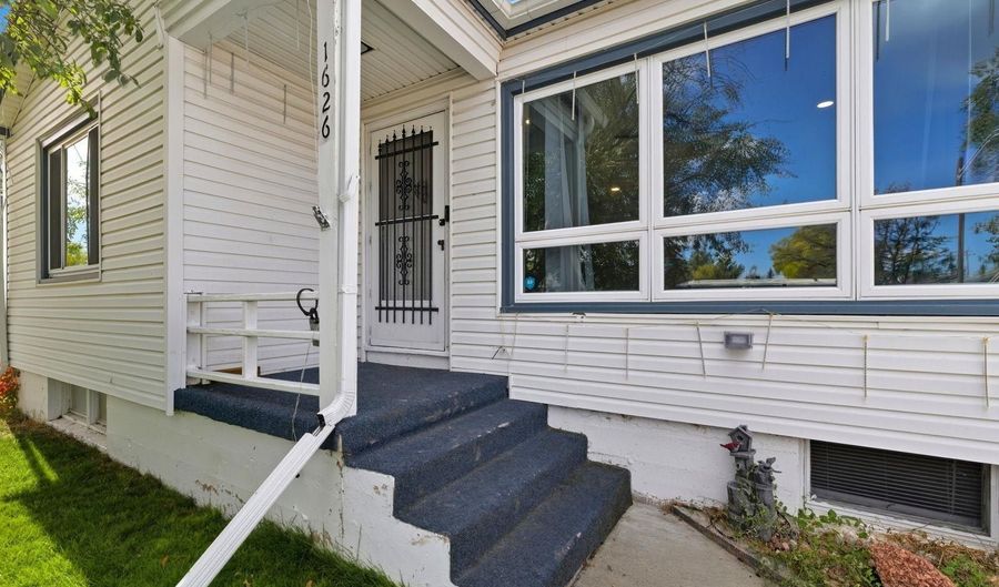 1626 GOSHEN Ave, Cheyenne, WY 82001 - 4 Beds, 2 Bath
