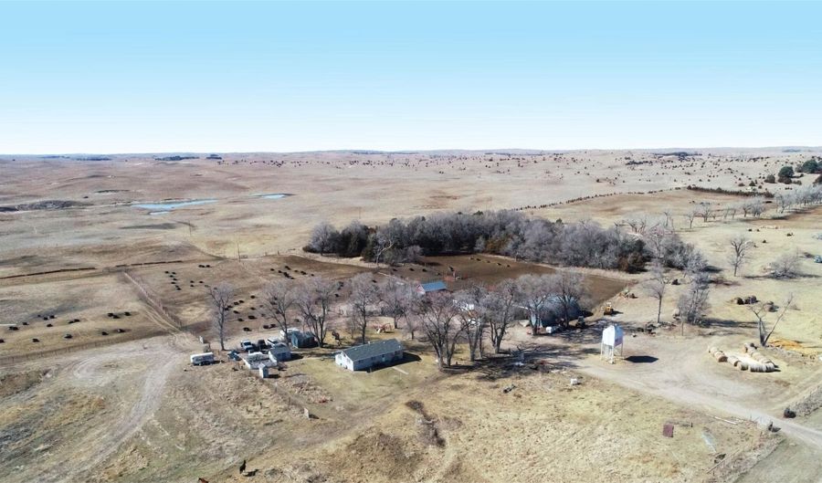 86371 State Hwy 7, Ainsworth, NE 69210 - 3 Beds, 2 Bath