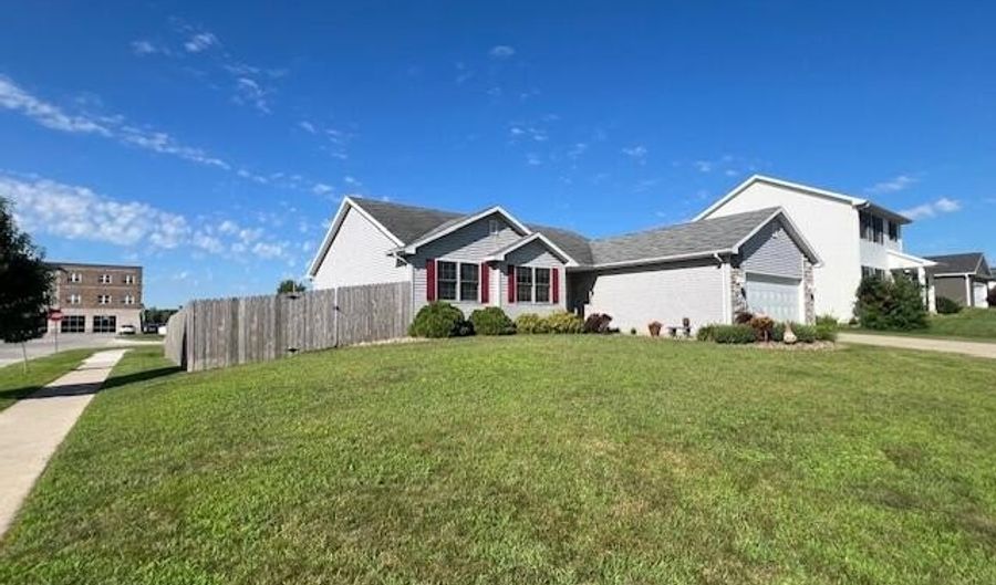 4806 Waller St, Ames, IA 50014 - 4 Beds, 3 Bath