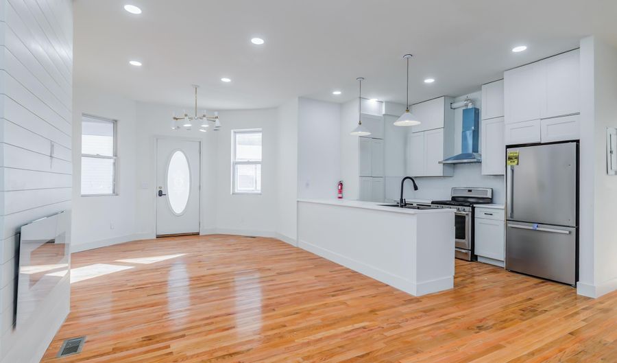 118 NEWMAN Ave 1, Bayonne, NJ 07002 - 2 Beds, 1 Bath