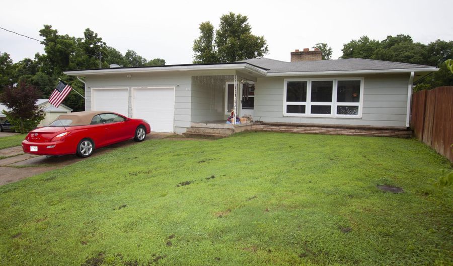 604 Norman St, Ava, MO 65608 - 4 Beds, 3 Bath
