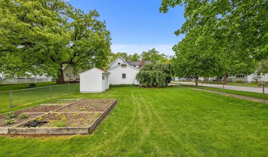 617 E 9th St, Auburn, IN 46706 - 3 Beds, 3 Bath