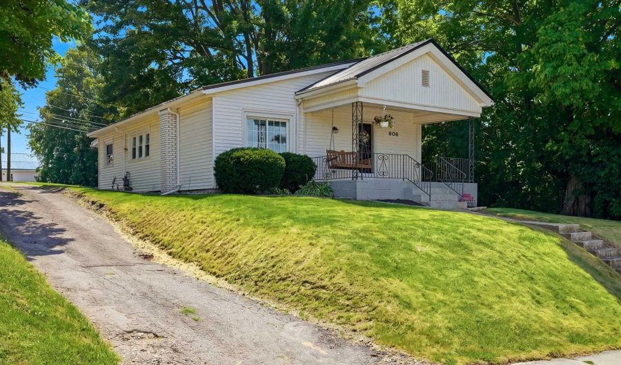 606 E Main St, Albion, IN 46701 - 2 Beds, 1 Bath
