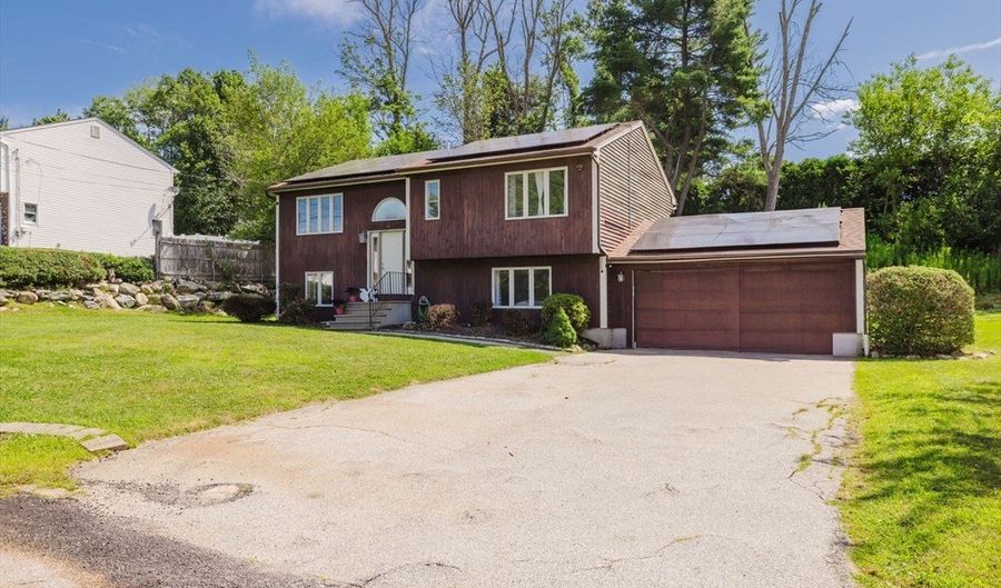 1 Lee Ann Dr, Johnston, RI 02919 - 3 Beds, 2 Bath