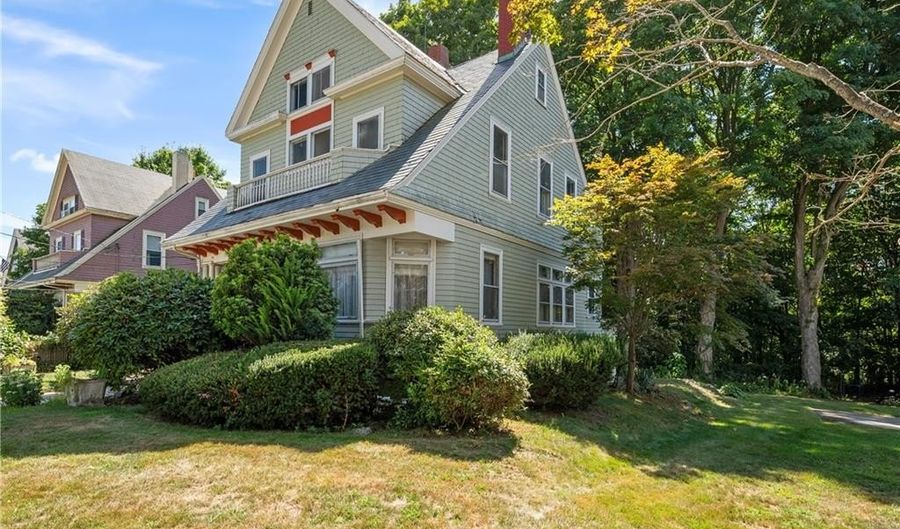 74 Highland St, Woonsocket, RI 02895 - 6 Beds, 3 Bath