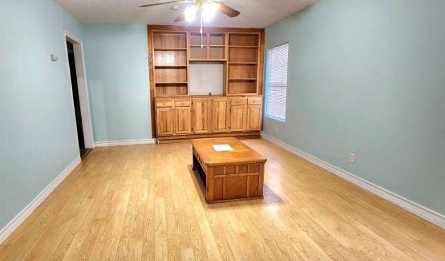 108 E Maple St, Keene, TX 76059 - 5 Beds, 4 Bath