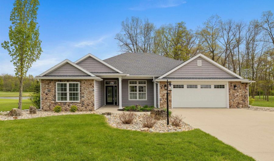 3330 Kellygreen Ct, Angola, IN 46703 - 3 Beds, 2 Bath